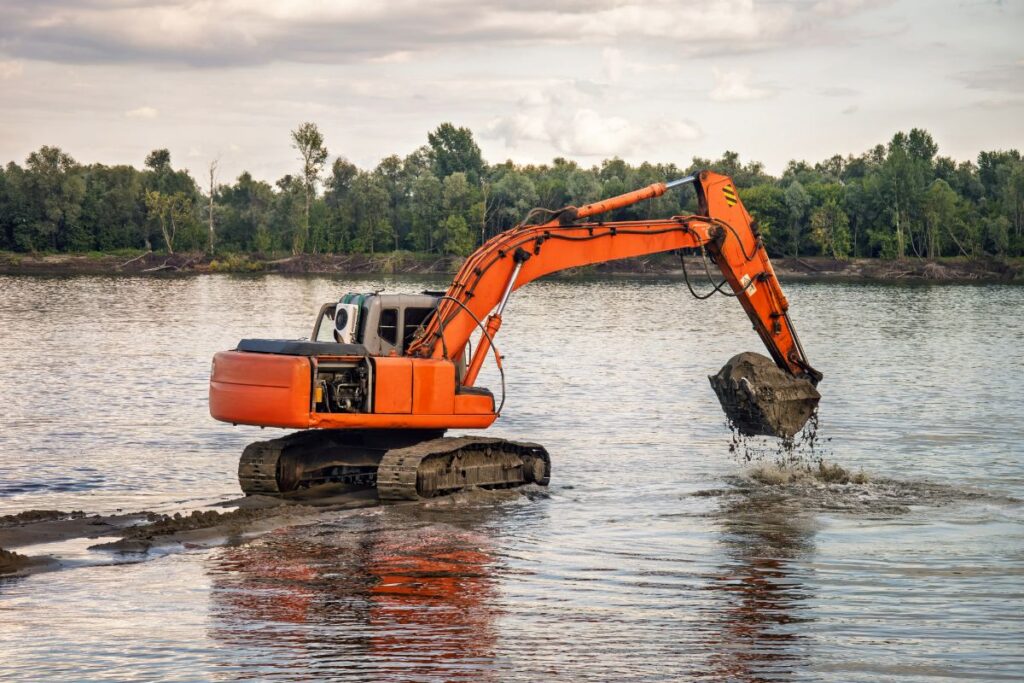 A Deep Dive into the Structure and Capabilities of Floating Excavators